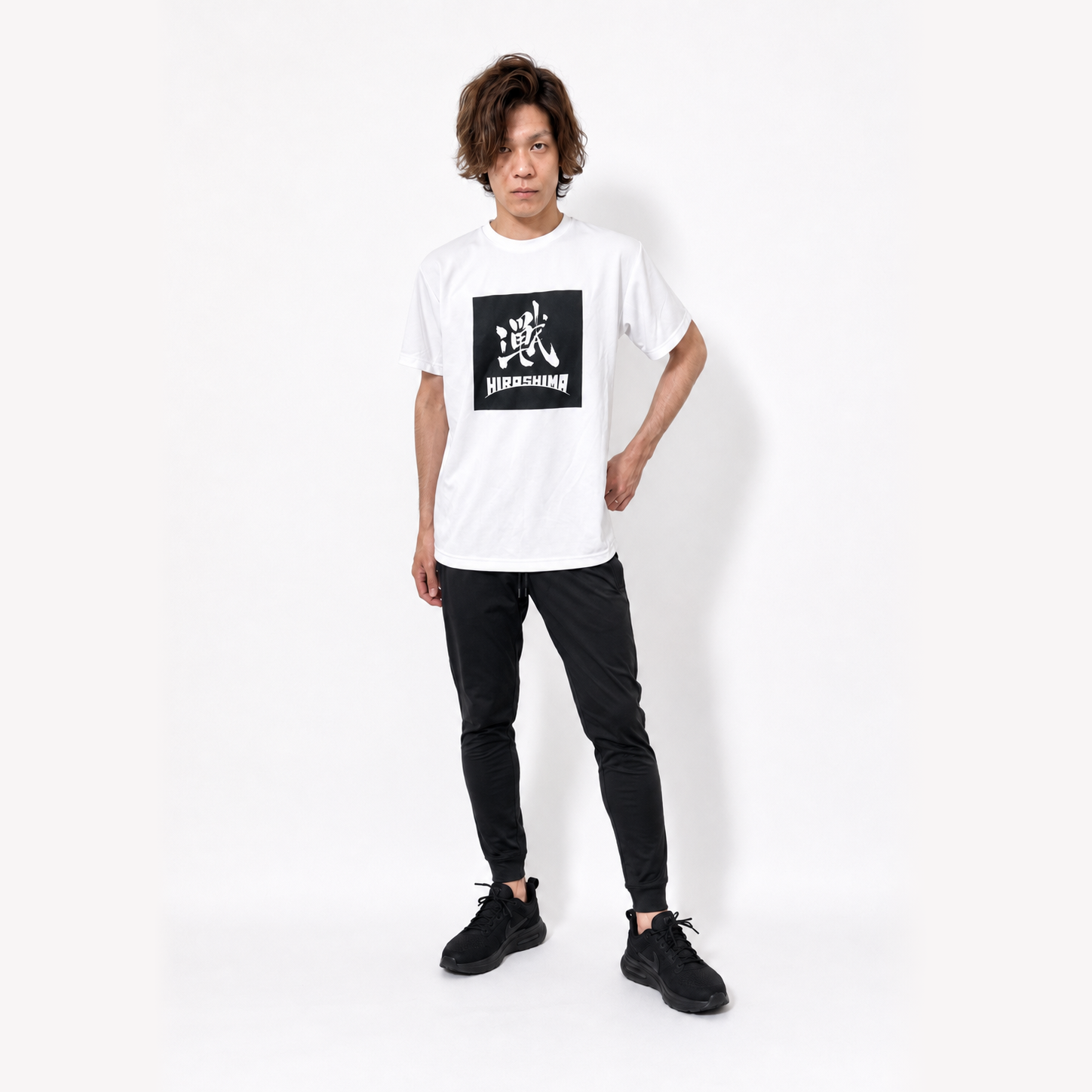 夏に最適！ドライ素材のロゴTシャツ